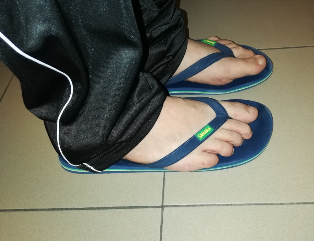 Flip Flops With Jeans