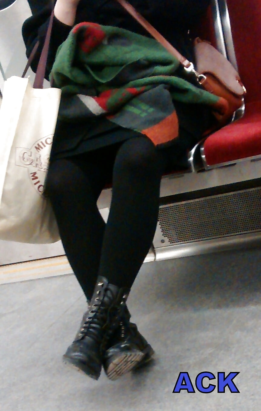 Candid legs and feet.... pict gal