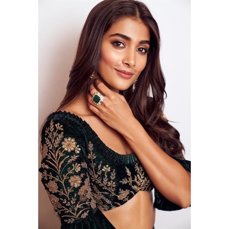 pooja hegde recent photoshoot pictures         