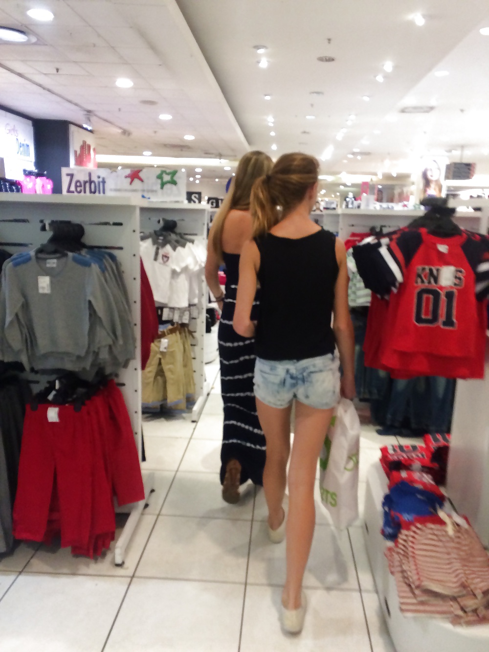 Hot girls in the malls 2 (non nude) pict gal