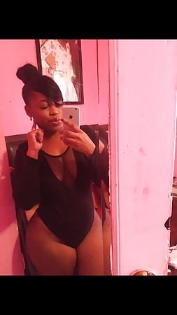 Curvy black girl selfies