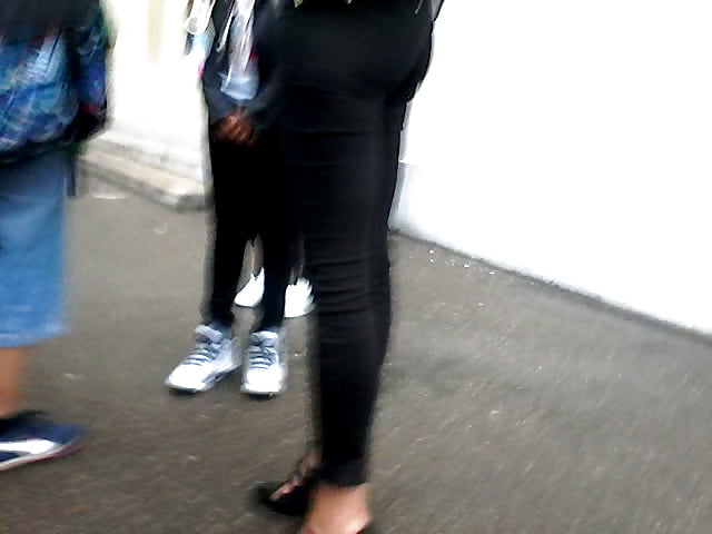 Qu'est ce qu'elle est bonne avec ses longue jambes pict gal