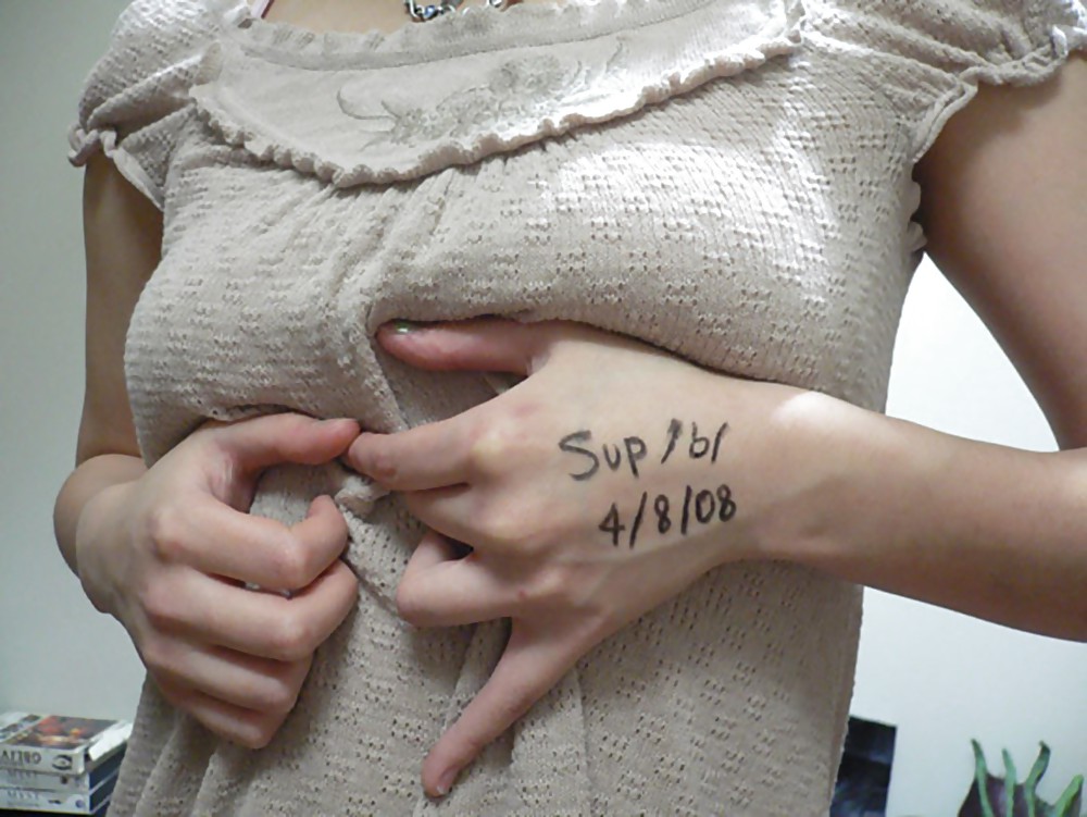 Pretty Asian 19 pict gal