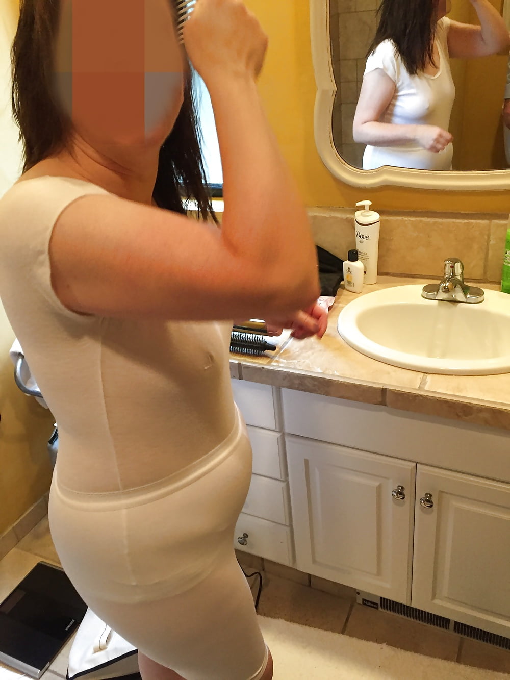 Sexy Mormon wife in the shower and bathroom pict gal