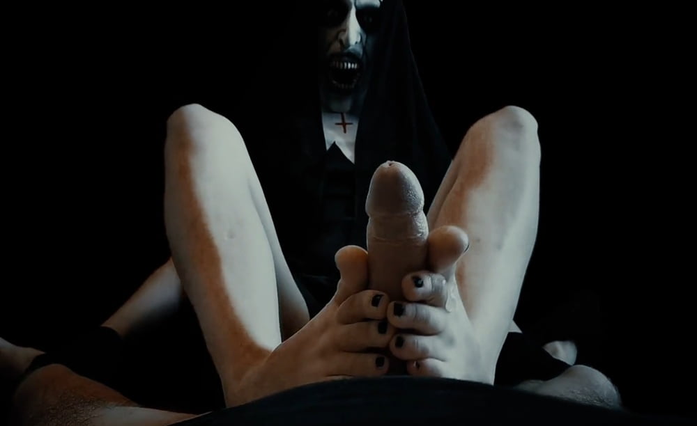 Halloween Footjob - 29 Photos 