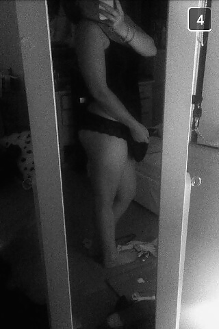 brooke looking sexy please comment pict gal