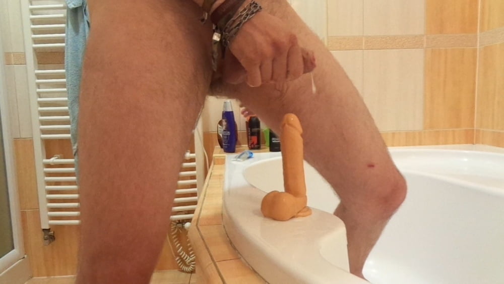 In the shower with a dildo - 16 Photos 