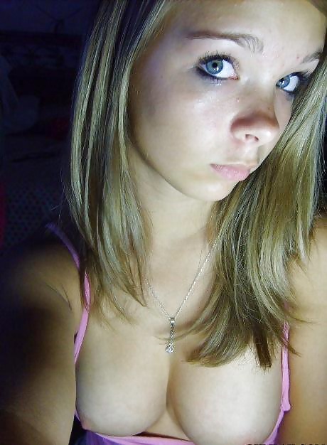 Downblouse Oops No Bra Nipples Clevage pict gal