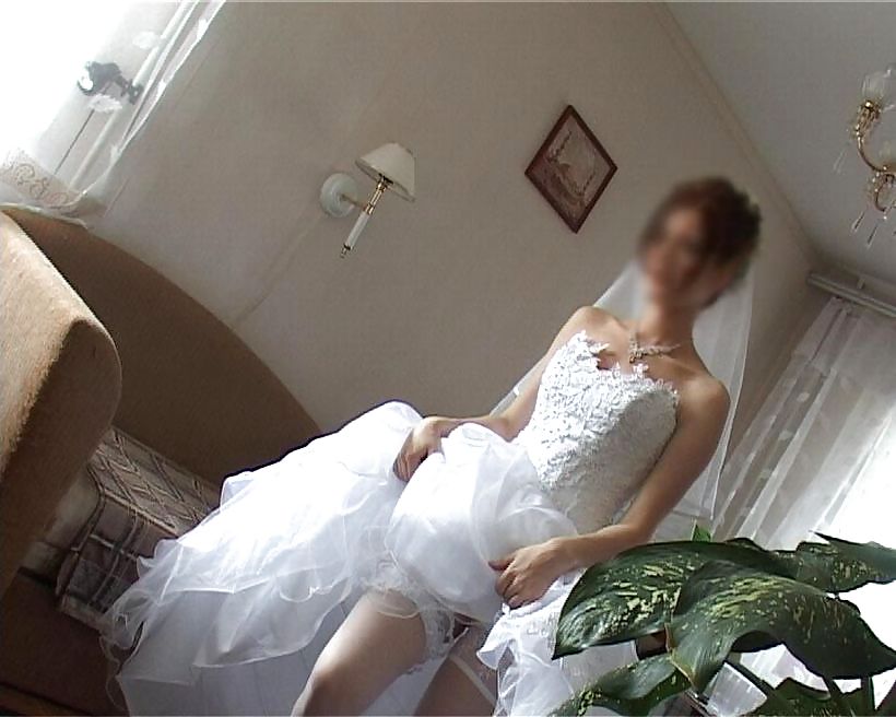 wedding-Bride upskirt-2 pict gal