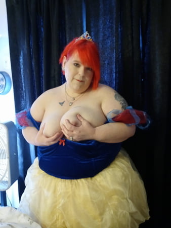 raven plays dress up         