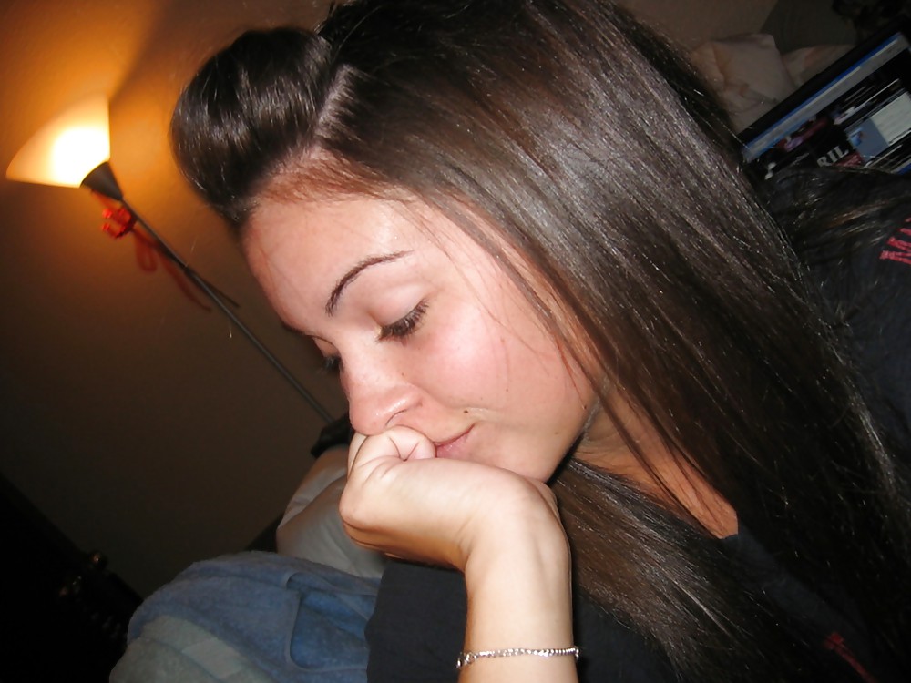 Pretty Amateur Brunette 9 pict gal