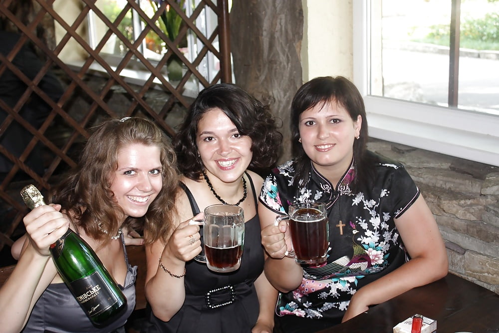 A nail technician Yevgeniya (Eugenia) pict gal