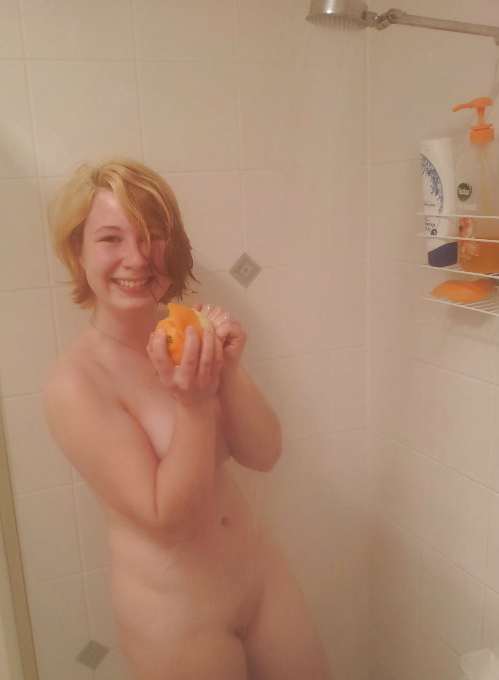 Sexy Teen Slut posing Naked pict gal