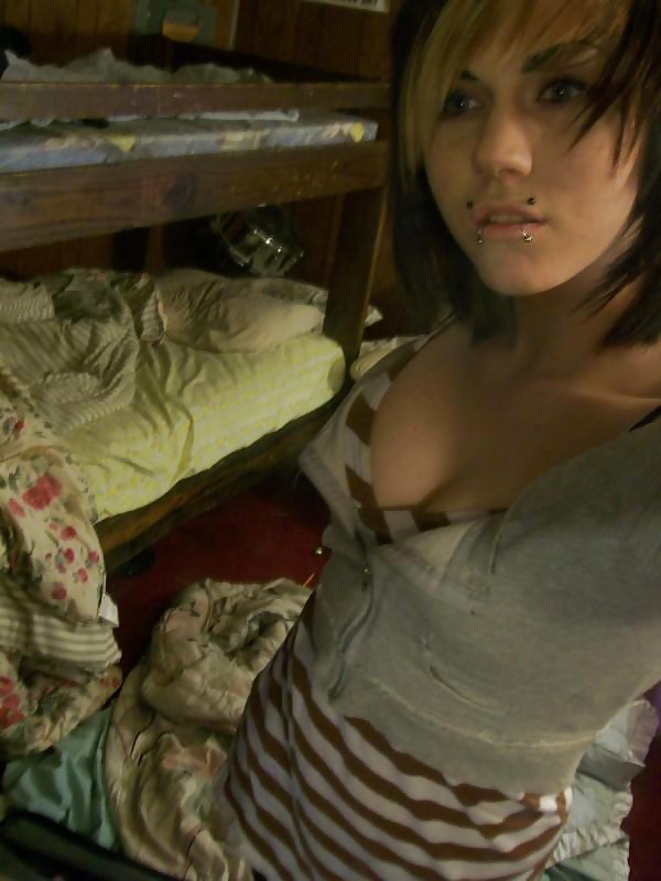 emo and goth sluts (18+) pict gal