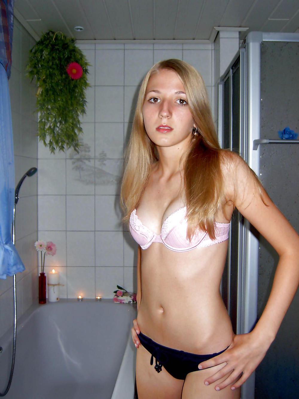 Sexy German Blonde Amateur Teen ... !!! pict gal