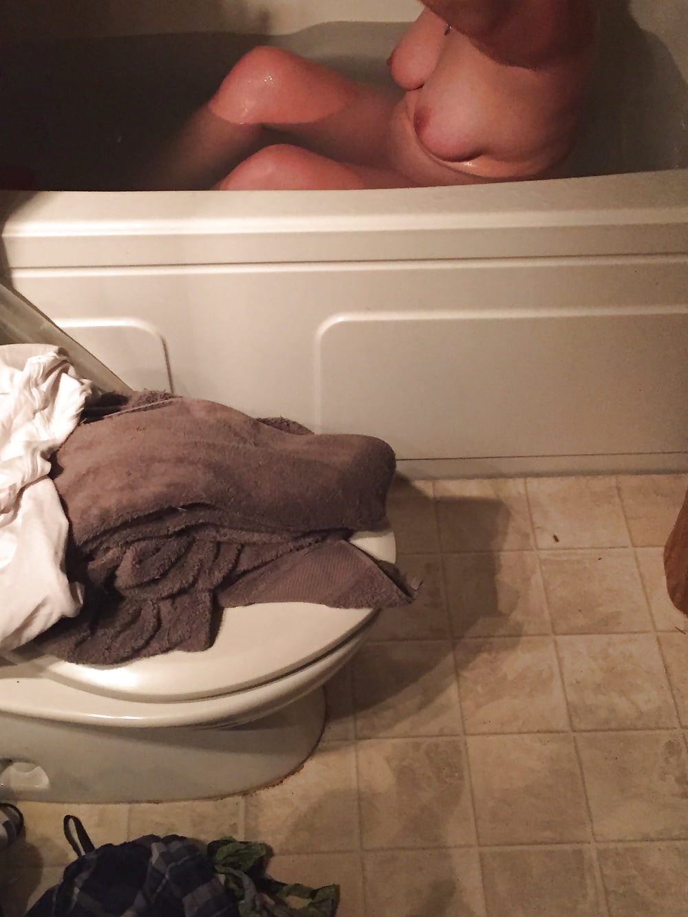 Girlfriend naked - please comment pict gal