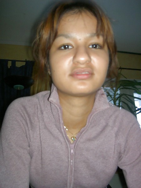 Indian Girlfriend Loves to Blow pict gal