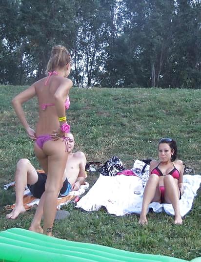 girls in thong 2 pict gal