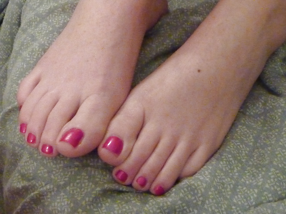 My GF's sexy feet! pict gal