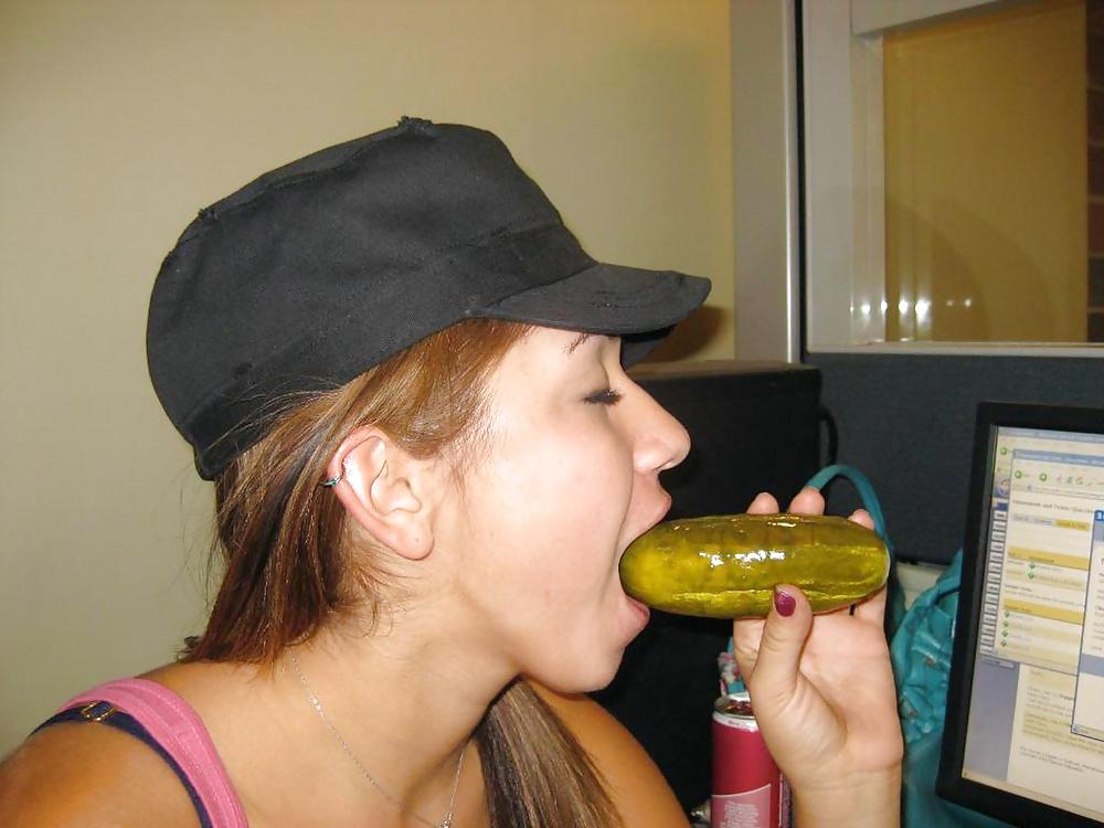 SUCKING GIRLS 48 pict gal