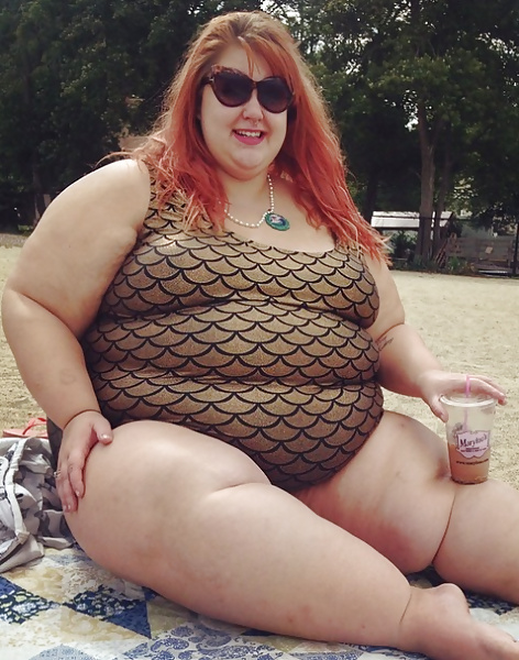 SSBBW clothed & public 4 pict gal