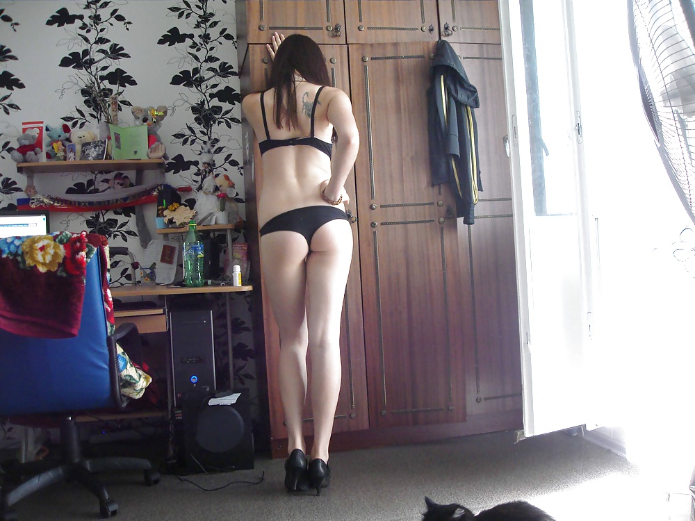 Russian teen knows how to work the camera pict gal