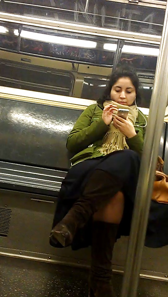 New York Subway Girls pict gal