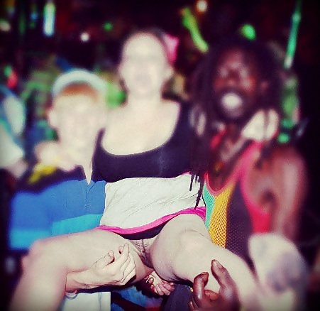 UPSKIRT THONG pict gal