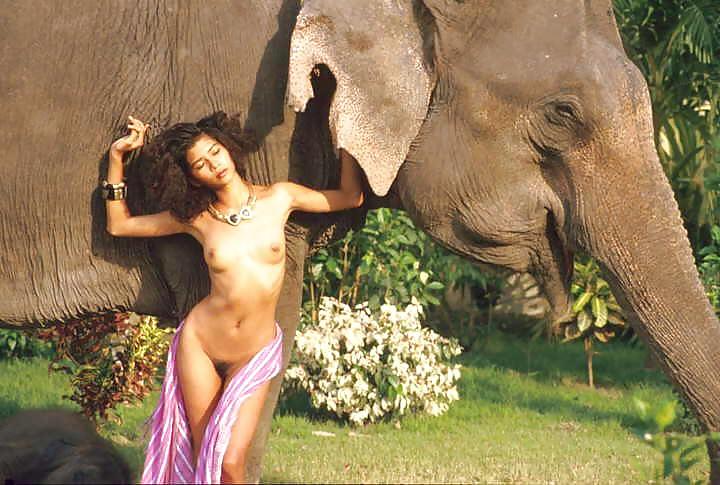 DESI SLUTS OUTDOOR FUN pict gal
