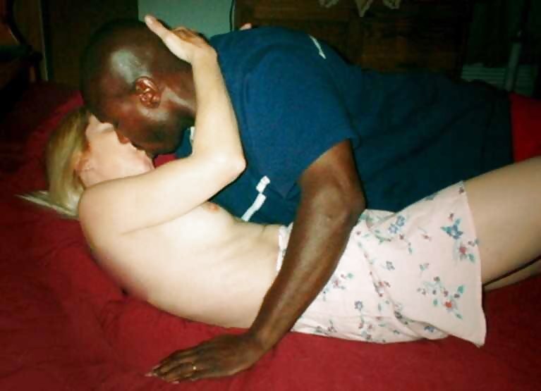Interracial Kissing pict gal