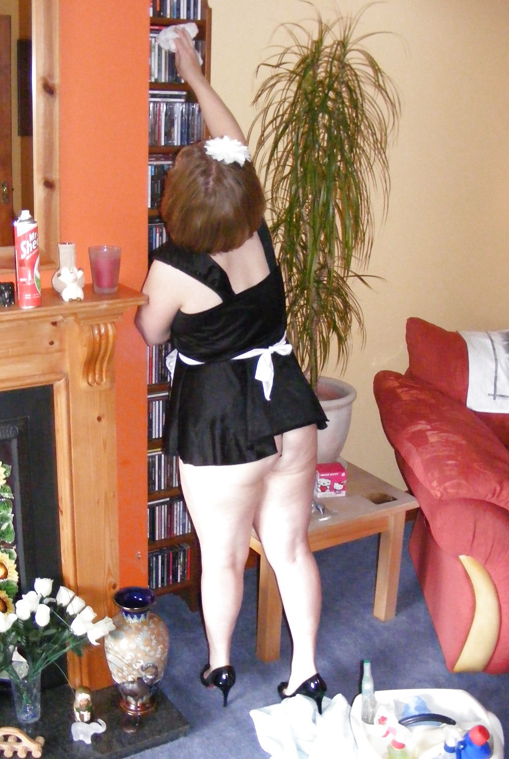 Slutty maid doing the housework pict gal