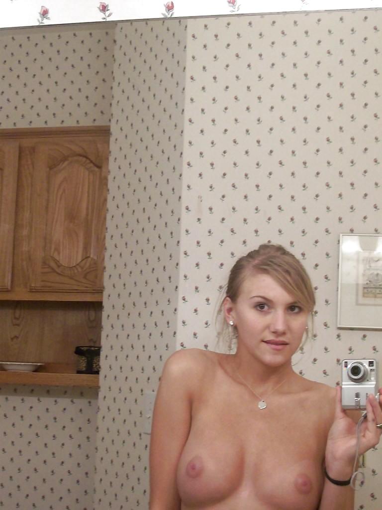 Blonde selfshot pict gal