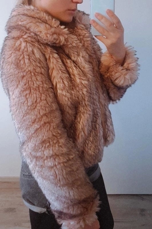 Fur and Fake Fur cum Girls of the week- 80 Photos 