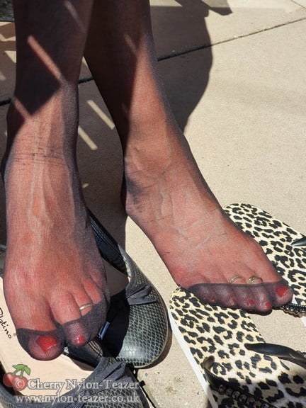 Pantyhose & Flip Flops - 50 Photos 