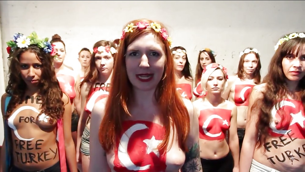 Turkish girls+flag ,Turk bayragimiz ve ciplak kizlar pict gal