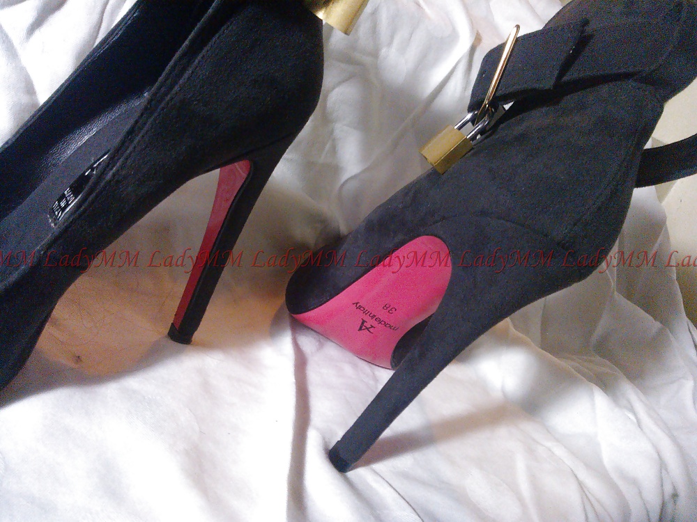 LadyMM Italian Milf. Her new black and red high heeled shoes pict gal