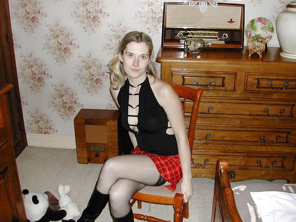 ALL AMATEUR - Here is CHLOE pict gal