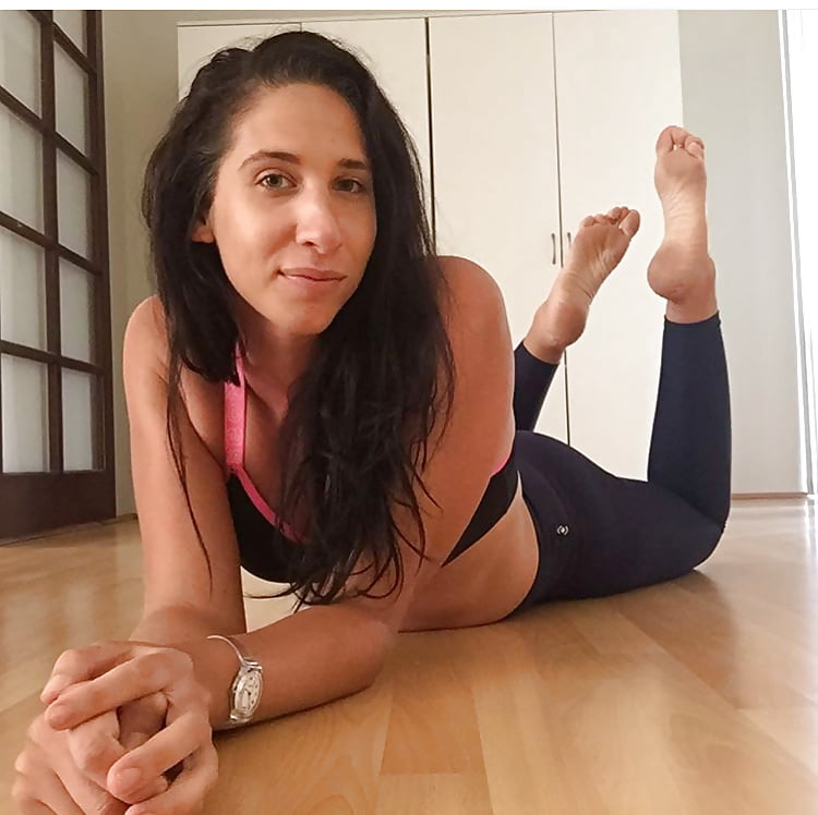 Sexy Milf Feet (Aussie Milf, Instagram, Tall) pict gal