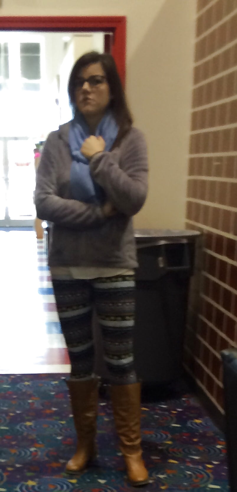 Beautiful Tennessee MILF with glasses pict gal