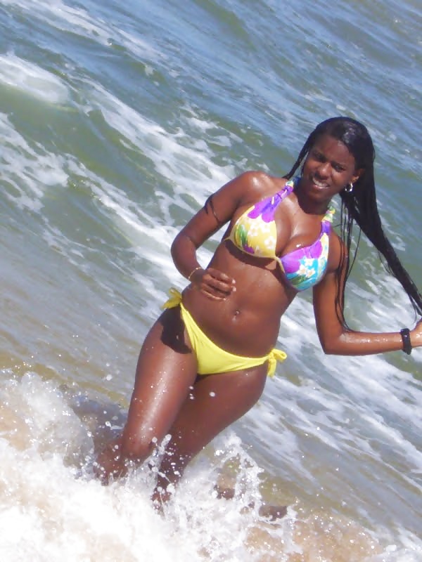 Mulatto women of Rio de Janeiro. (Beaches and slums). (04) pict gal