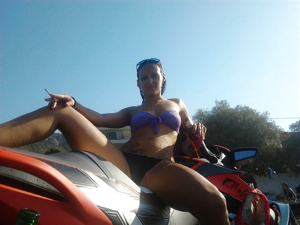 Nice Bikini Milfs&Teens pict gal