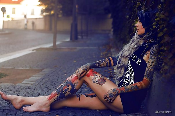Beautiful Girls with tattoos pict gal