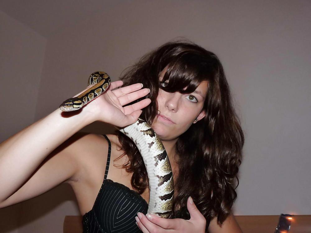 SNAKE BEAUTY pict gal