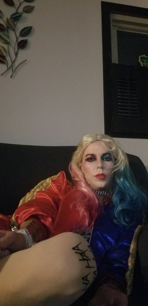 Crossdresser Harley quinn - 6 Photos 