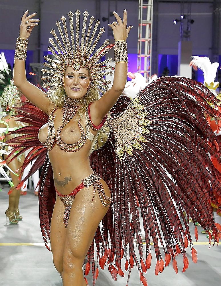 Topless girls at carnival â€” Homemade Pics