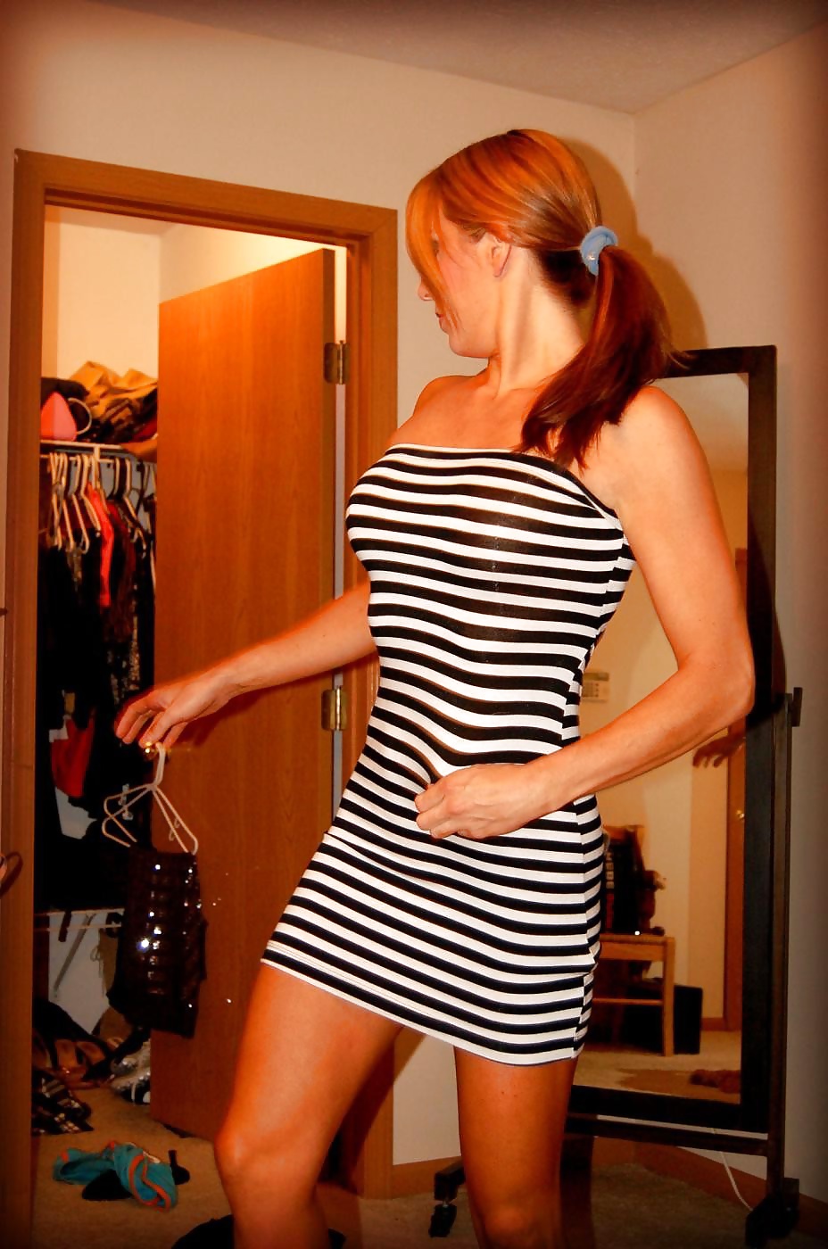 Wife likes dressing up pict gal
