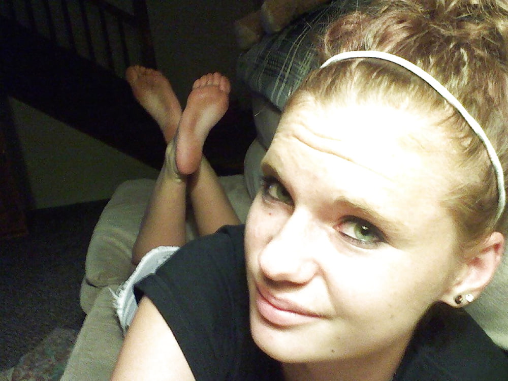 selfshot girls feet pose!!! pict gal