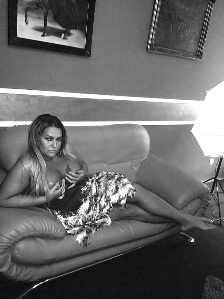 Hungarian hooker Noemi pict gal