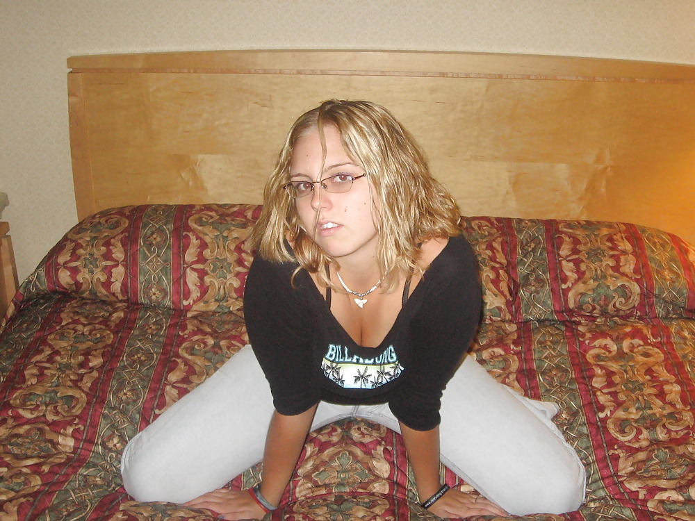 Blondes Girl mit Brille pict gal