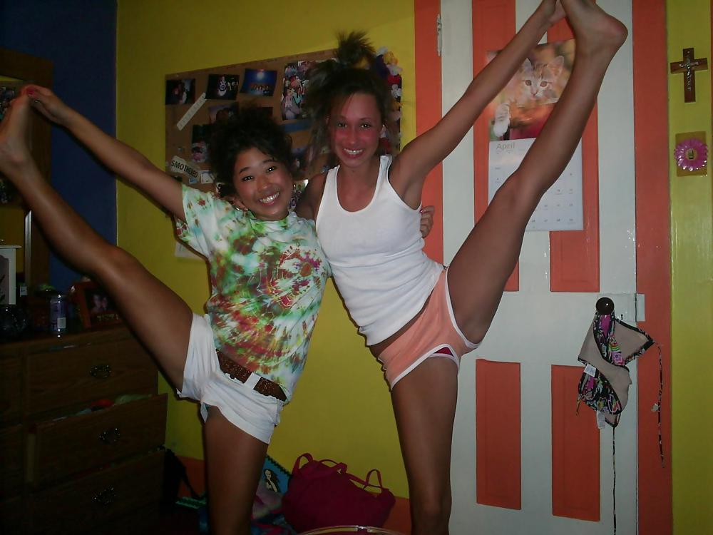 Upskirts Upshorts 17 pict gal